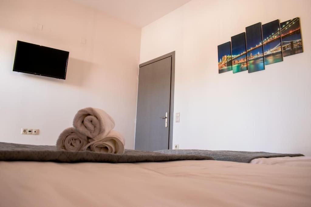 Md Residence Near The Beach W Bbq And Private Parking ヘルソニソス エクステリア 写真