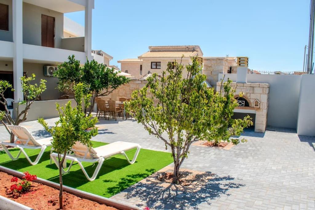 Md Residence Near The Beach W Bbq And Private Parking ヘルソニソス エクステリア 写真