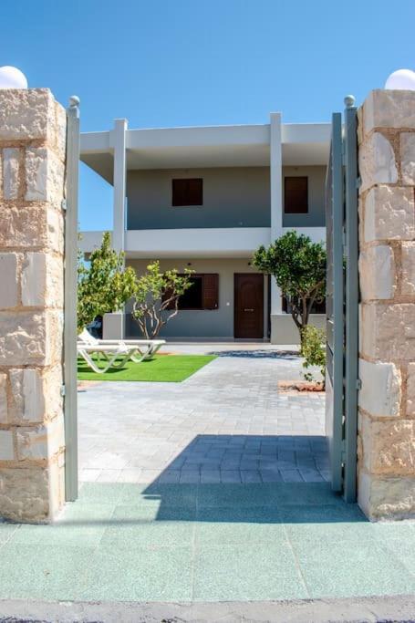 Md Residence Near The Beach W Bbq And Private Parking ヘルソニソス エクステリア 写真